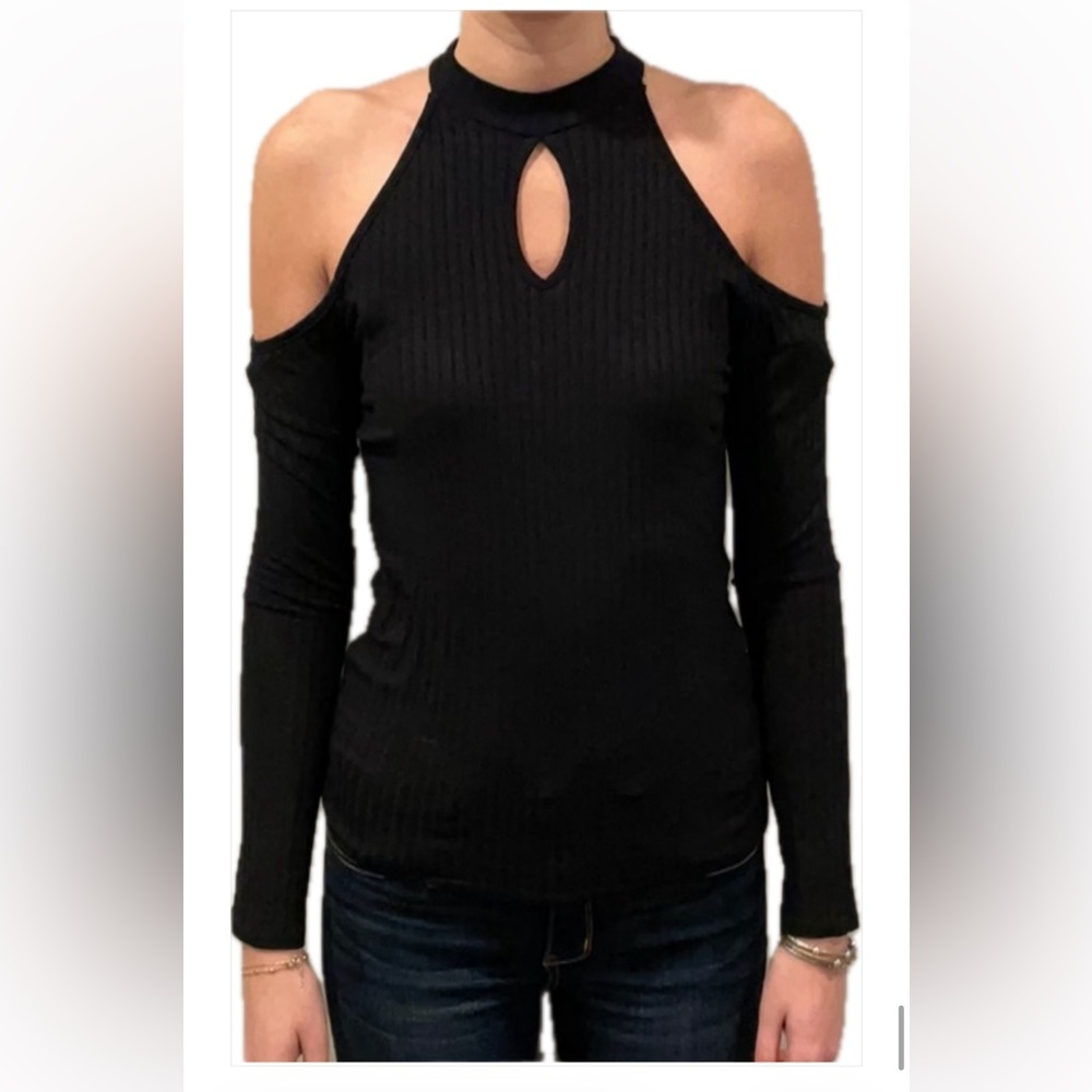 Heart & Hips Black Key Hole Cold Shoulder Top